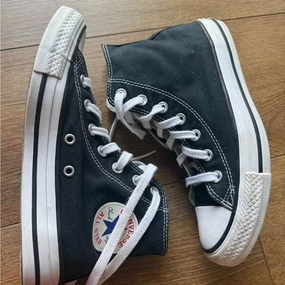 Converse women Black & White Chuck Taylor High Top Sneakers Size 7. - Picture 3 of 8